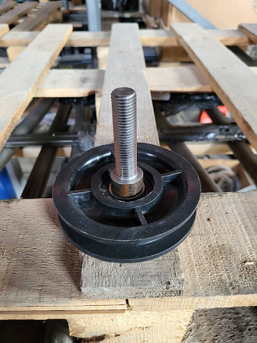 Ролик натяжной внутренний с валом К 531\ К527\ К547 : купить в Ростове-на-Дону