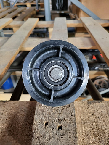 Ролик натяжной внутренний с валом К 531\ К527\ К547 : купить в Ростове-на-Дону