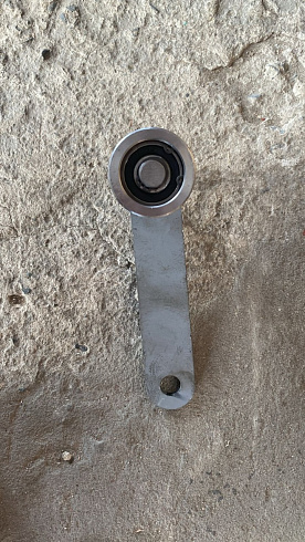 Ролик поддержки цепи в сборе с кронштейном К 527: купить в Ростове-на-Дону