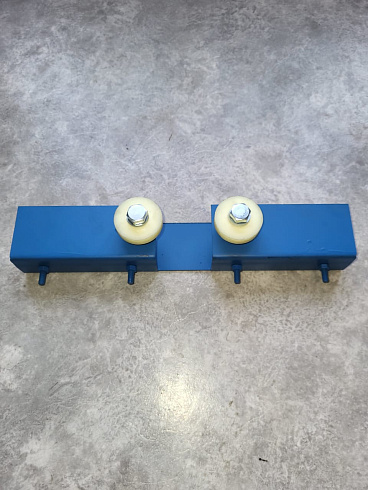 Кронштейн направляющий щеточной тележки с роликами: купить в Ростове-на-Дону