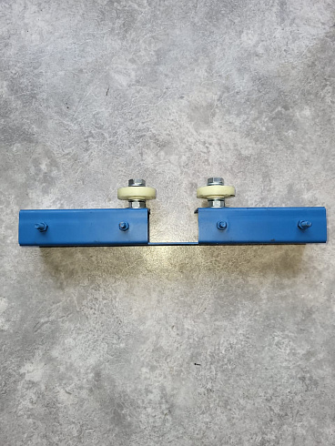 Кронштейн направляющий щеточной тележки с роликами: купить в Ростове-на-Дону