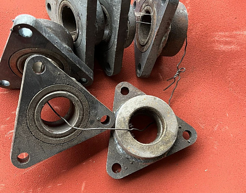 Скользящий подшипник на вал щеточной тележки К531 (треугольный): купить в Ростове-на-Дону